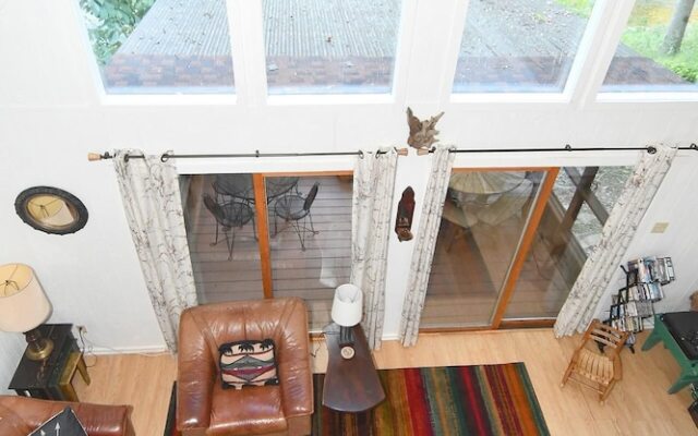 River Time Cabin -time Floats Away!