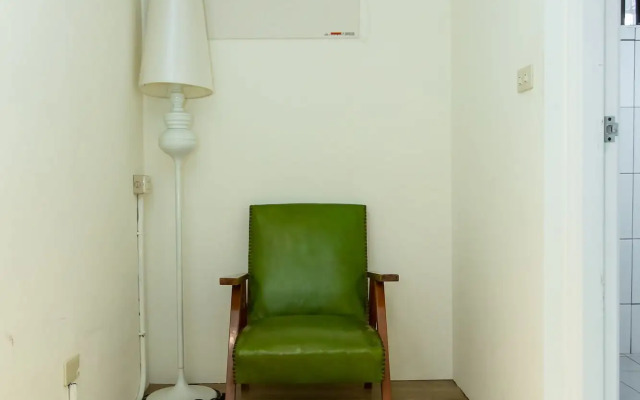 Mr Lobster's Secret Den Design Hostel