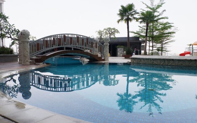 Close to Pool Studio Apartment Sky Terrace at Daan Mogot Baru
