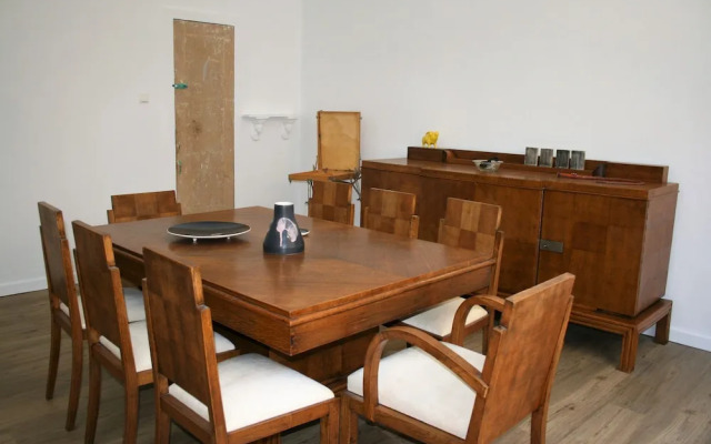 Neoclassical ART-House Bhive