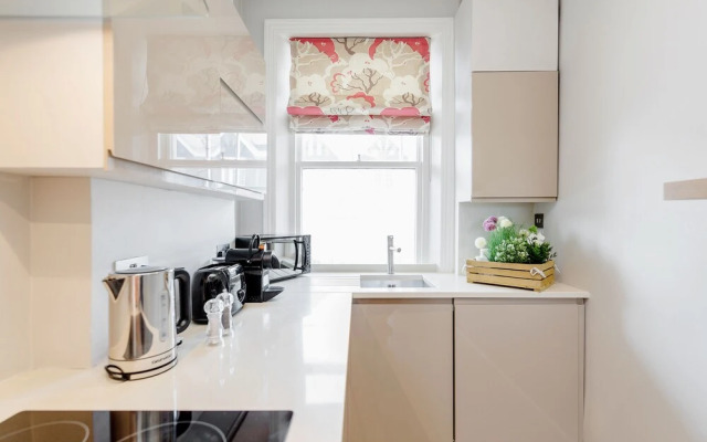 Kensington Apartment with terrace