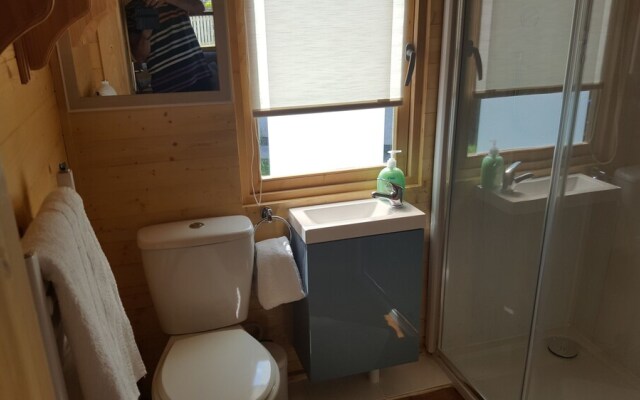 Immaculate 2-bed Log Cabin Near Portmahomack &tain