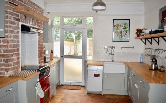 Refurbished Apartment With Garden Near Beach