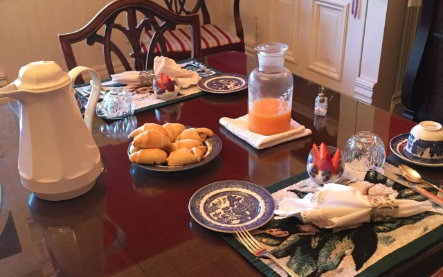 Historic 1859 Woldert-spence Manor