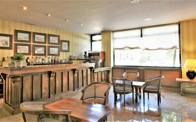Hotel Ele Puente Romano