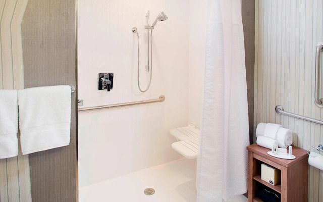 Courtyard by Marriott Dallas Carrollton