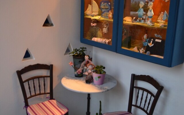 Dora's Studios and Apartments