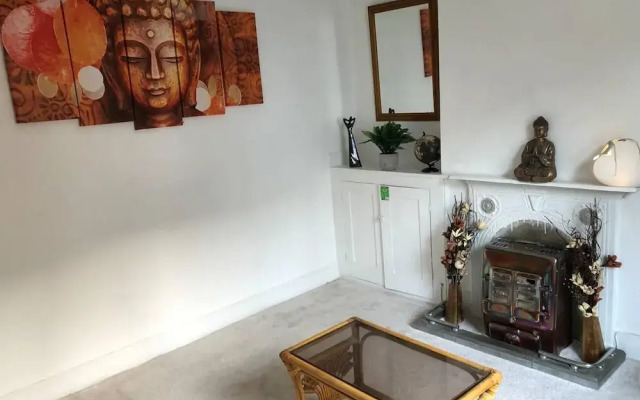Housesleeps2- 2br-gardenview-parking-nearbeach