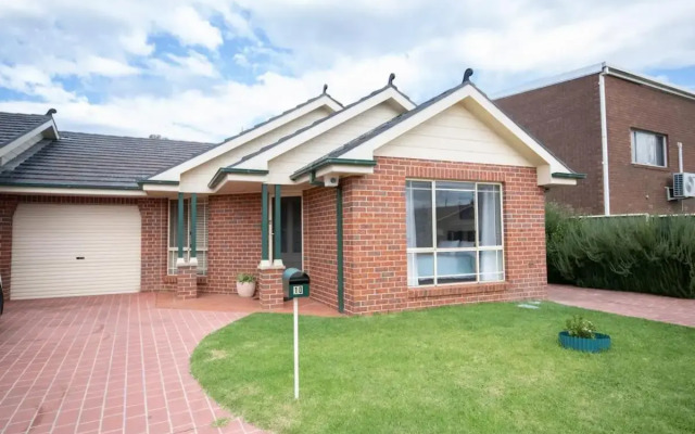 Park Villa Spacious 2 Bedroom Unit Close to CBD