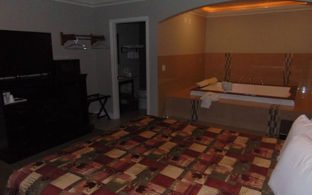 West Coast Inn - Near Gem Theatre