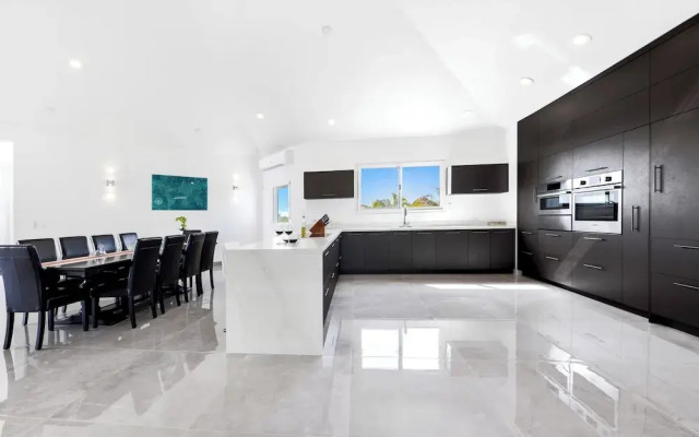 4-bed Villa, Pool, Parking