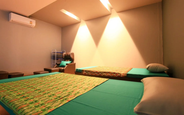 The Glory Gold Hotel