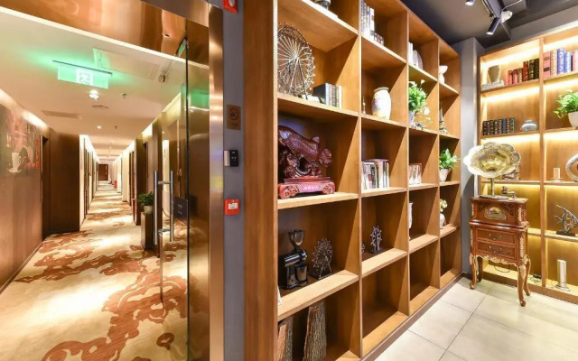 James Joyce Coffetel (Beijing South Railway Station Yongdingmenwai Subway Station)