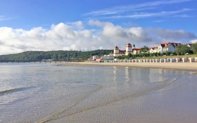 Appartementhaus "Atlantic" F651 WG 6 mit Balkon und seitlichem Meerblick - Hotel in Ostseebad Binz - Photo 3
