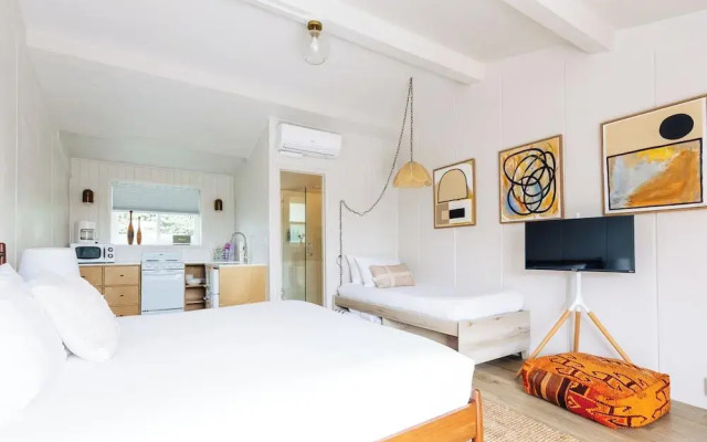 The Green Room Hotel