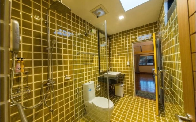 Near Shopping Mall/Old Town R.