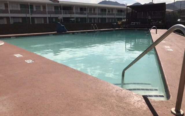 Superlodge Motel