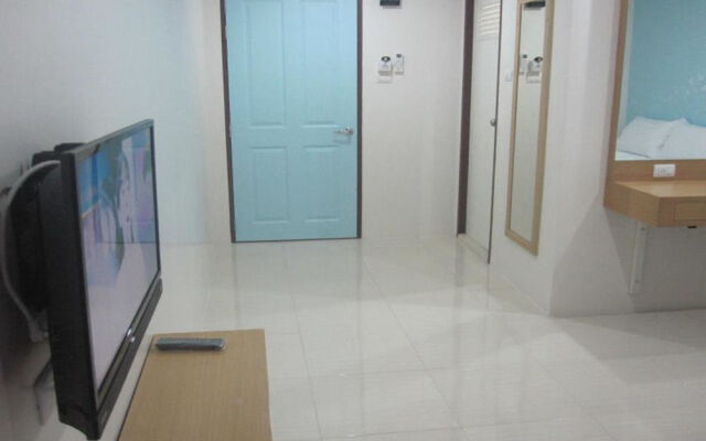 Issara Na Nakhon Living Hotel