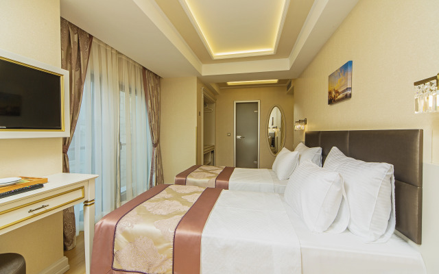 Grand Naki Hotel