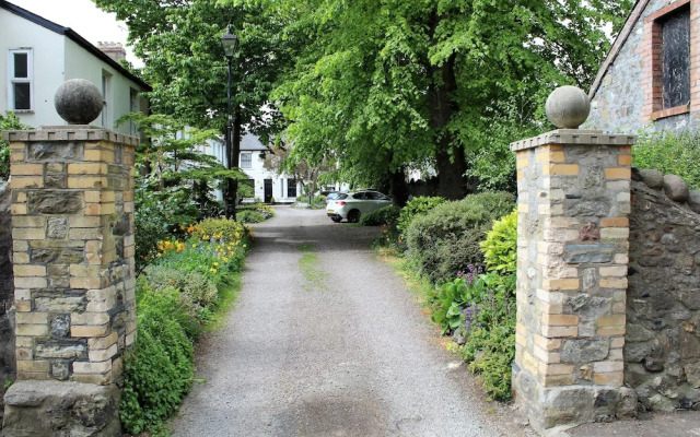 Victorian House near Stadium