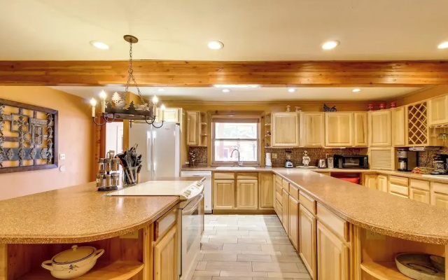 Near Sitgreaves Natl Park: High Country Farmhouse