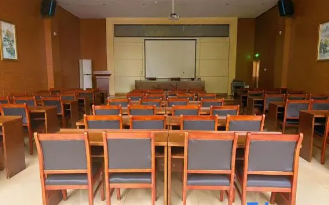 Ruifeng Hotel – Business – Jian