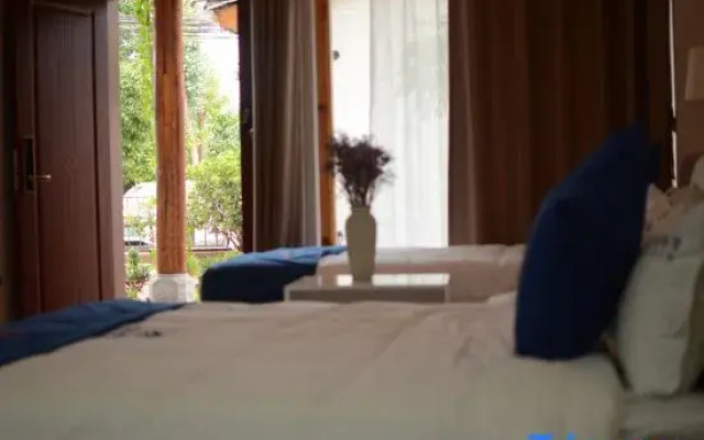 Simmering Life Courtyard