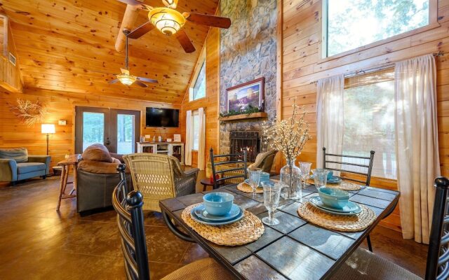 Okehi Pine Cabin With Wood Burning Fireplace and Outdoor Hot Tub by Redawning