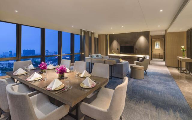 DoubleTree by Hilton Hotel Shenzhen Longhua