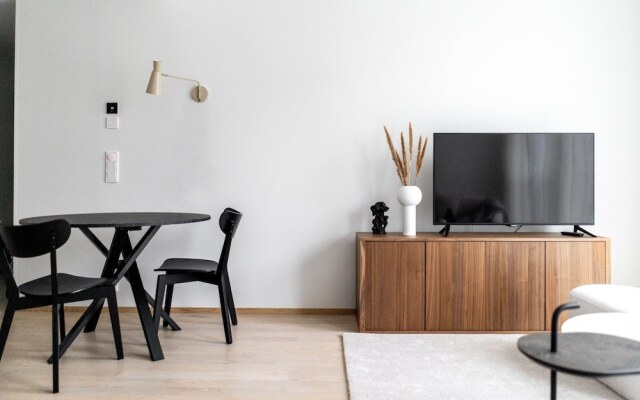 New stylish 1br in the heart of the city