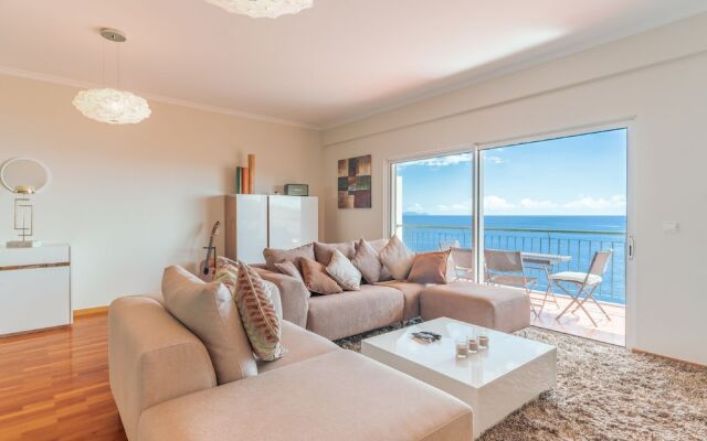 Stunning Apartment with sea view
