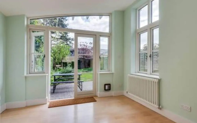 Summertown 4-br Family Home - Bright Spacious