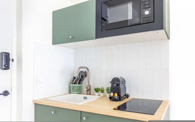 Lavie Maison Equipped Studio Chartrons