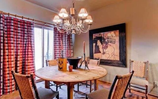 Summit Condominiums in Elkhorn by Alpine Lodging