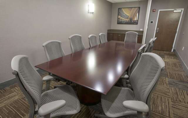 Hampton Inn & Suites Cincinnati / Kenwood