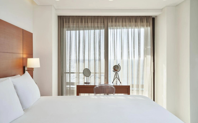 Bellevue On The Beach Suites