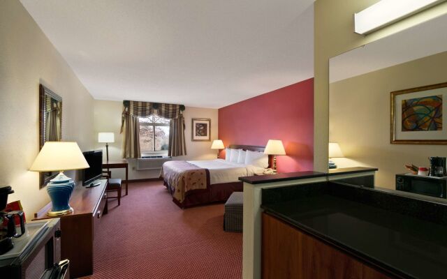 Econo Lodge Whitehall near Michigan's Adventure