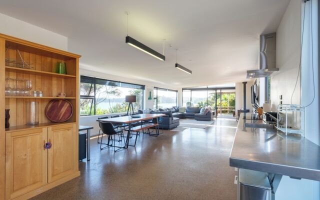 Wharetana Bay Villa with beach walkway