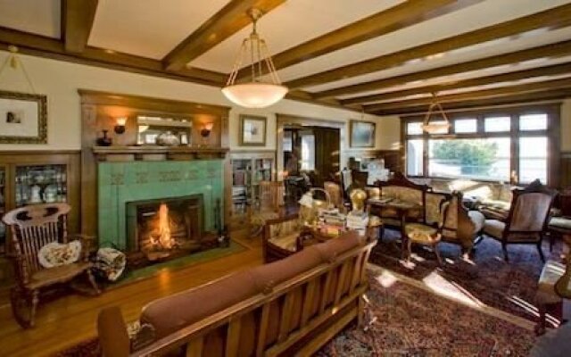 Darling House B & B