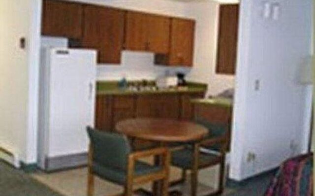 Parkwood Inn & Suites