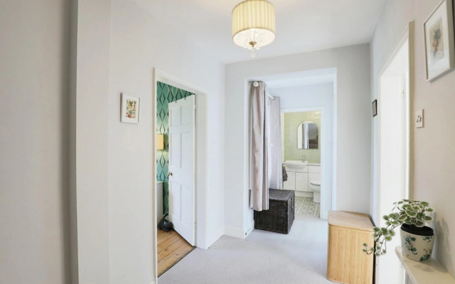 Charming 4-Bed Georgian Home in Central Worcester