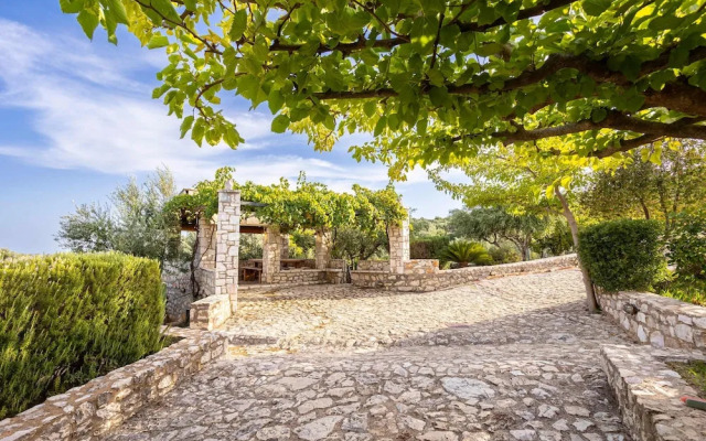 Stone Farmhouse in Groves - Sea Mountain Views
