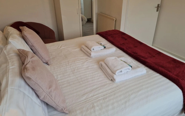 Lovely 2-bed Apartment in Cheltenham Spa