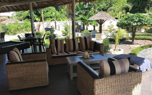 Wonderful Poolside Bungalow Perfect for 2 People