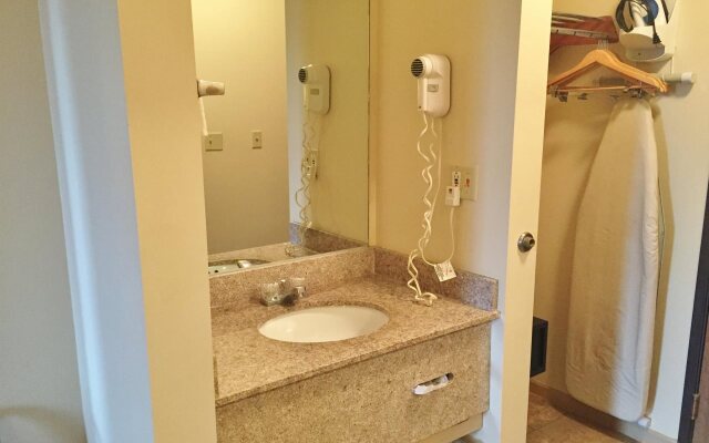 Express Inn & Suites Junction City