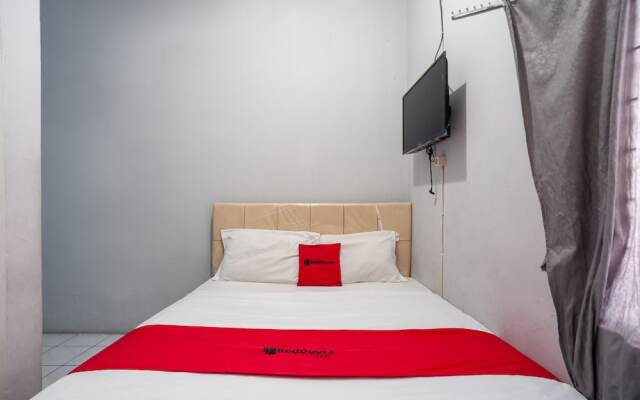 RedDoorz Syariah near Margonda Raya