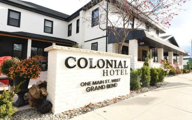 Colonial Hotel & Suites