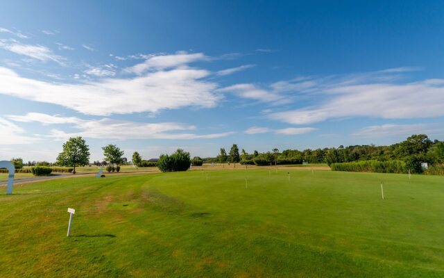 Luxurious Apartment on Pannonia Golf Course