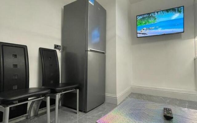 3 Bedroom Whalley Aparthotel