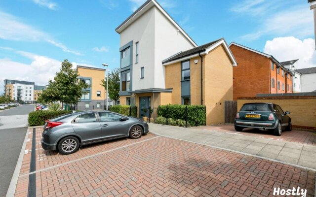 Elephant Court - Comfortable, spacious house with parking